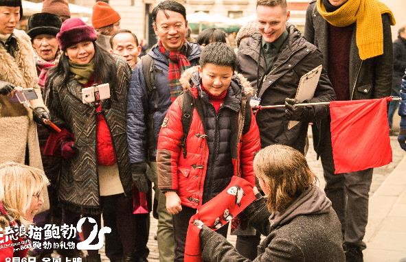 《流浪猫鲍勃2:鲍勃的礼物》定档8月6日 鲍勃猫延续最后的温暖