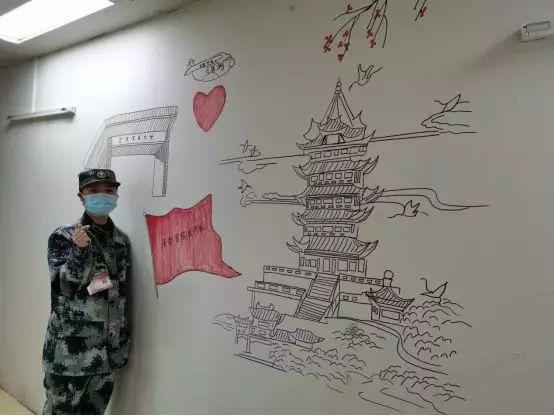 “咦,病区里长出了‘黄鹤楼’?”难怪医护人员纷纷合影留念