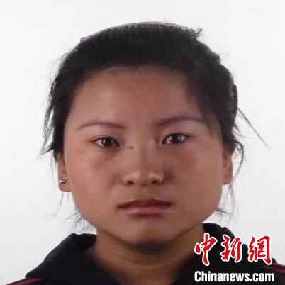 嫌疑人陈晓霞。晋中市公安局供图 山西两名重大刑事案件嫌疑人带三岁男童逃匿 警方悬赏缉拿